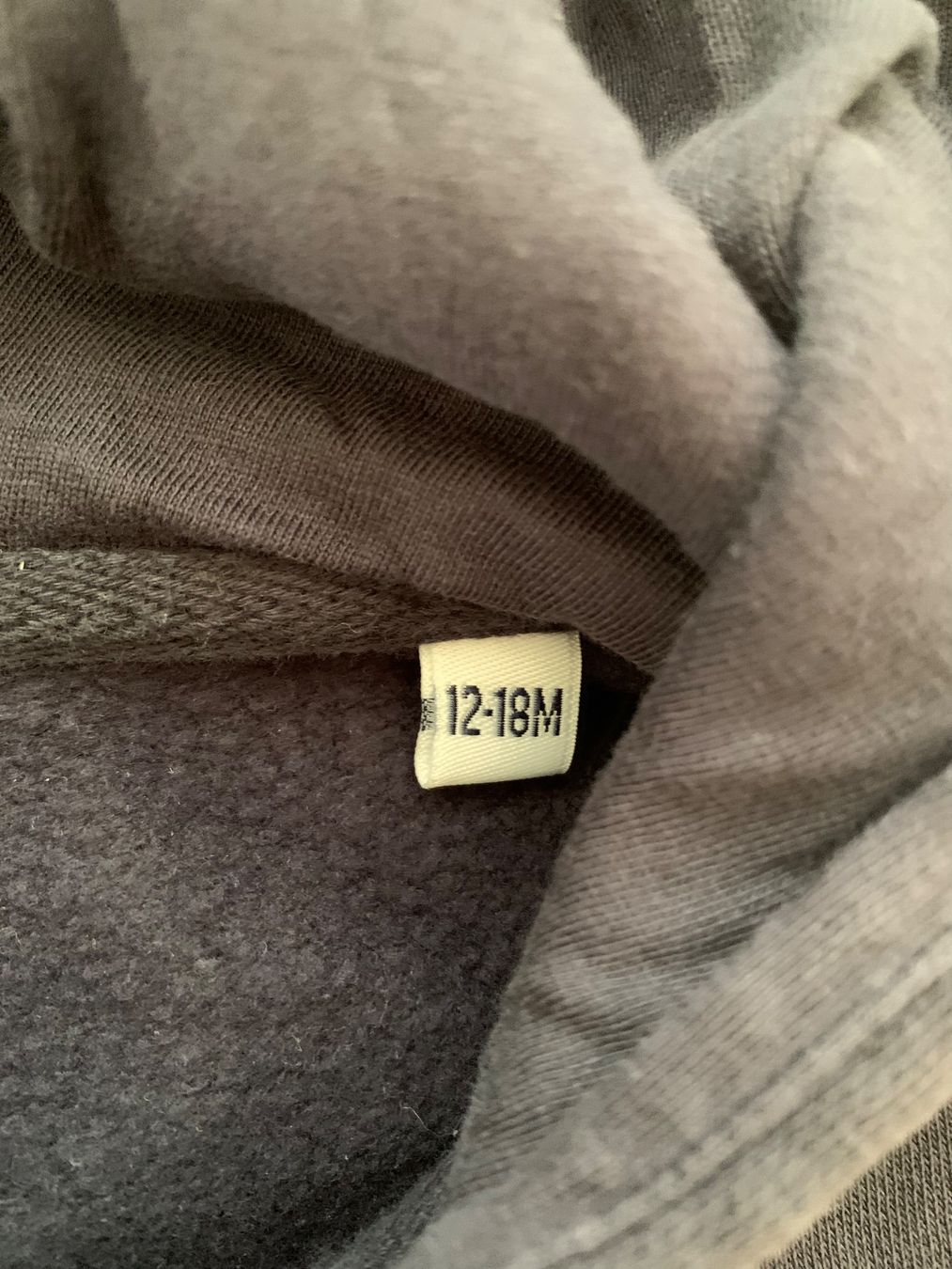 Maglioni & Felpe: Lot de 2 sweat zip à capuche / taille 12-18 mois – Usato da Meyrin venduto da Bronx86 1