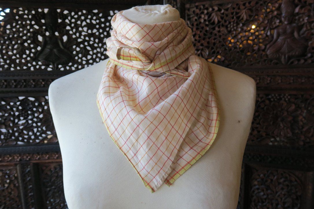 Foulards & écharpes: Foulard Mois-Mont neu – Neuf (Voir description) à Schwanden i. E. par luvia01 4
