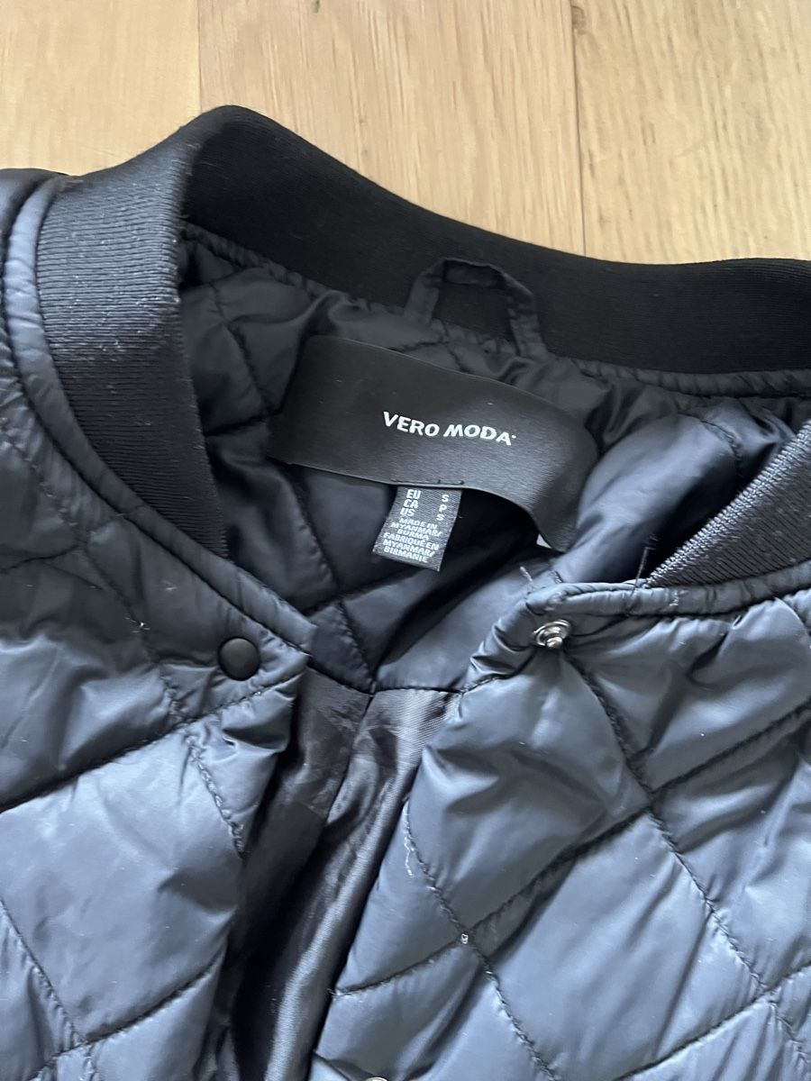 Vero Moda Jacken: Schwarze Vero Moda Übergangsjacke/ Steppjacke – Neu (gemäss Beschreibung) aus Wetzikon ZH von ev2_yg2g 2