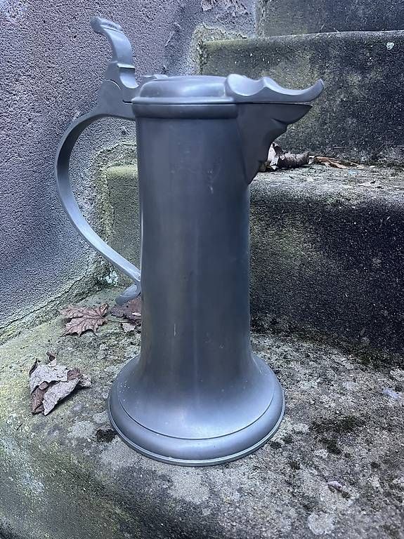 Caraffe: Zinnkrug mit Deckel  – Usato da Schwarzenbach LU venduto da eminens