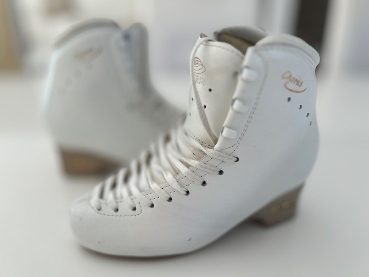 Edea Pattini da ghiaccio: Edea Chorus Eiskunstlaufschuhe , Grösse 240B, Schlittschuhe – Usato da Würenlos venduto da Grischa31 2