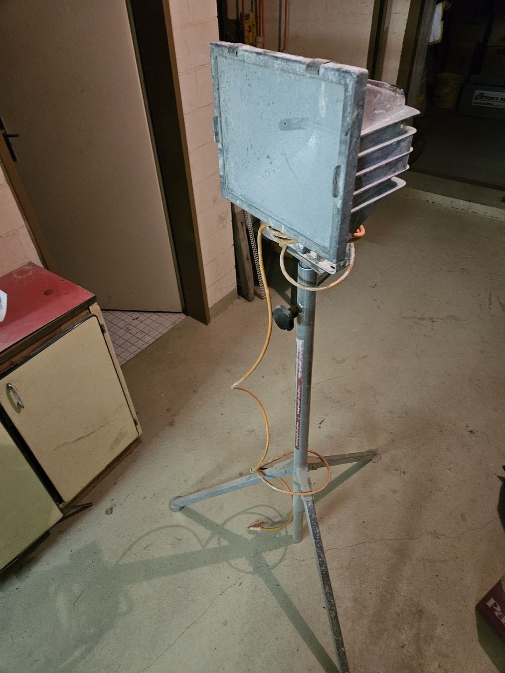 Lampade: Scheinwerfer mit Stativ – Usato da Villnachern venduto da chiara99ch 1