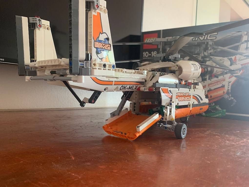 Lego Jeux de construction: Lego Technic Schwerlast Helikopter 42052 – D'occasion à Buonas par kev_bs7h 3