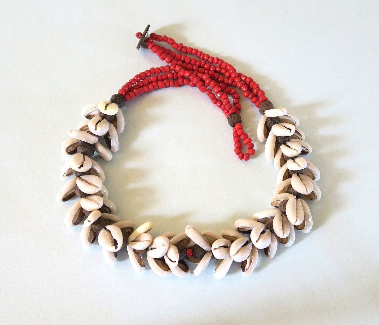 Catenine: Muschelkette mit Glasperlen – Usato da Brittnau venduto da marlenestone 1