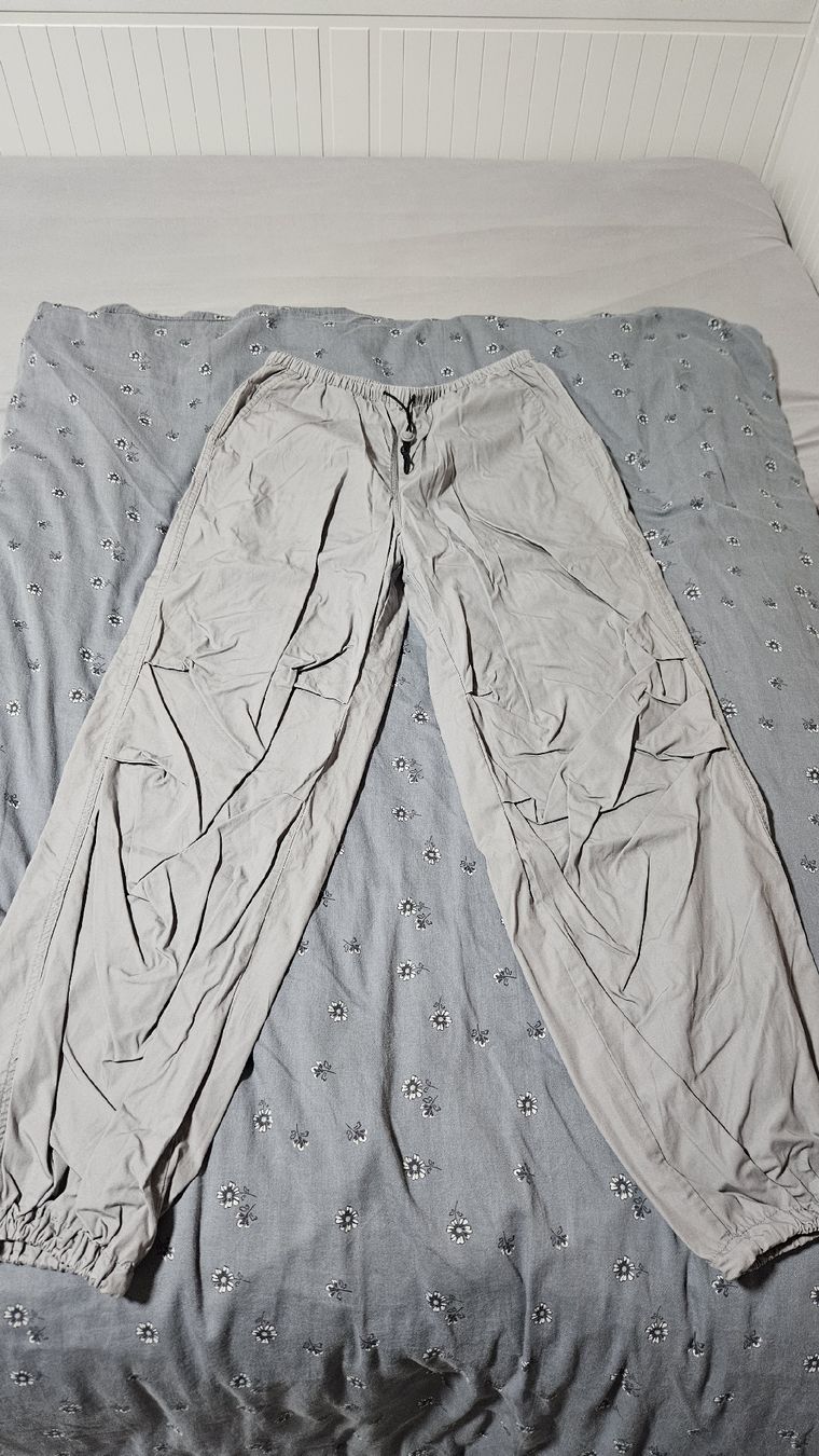 H&M Pantaloni: Graue Fallschirmhose H&M XXS – Usato da Sax venduto da Kieselstei