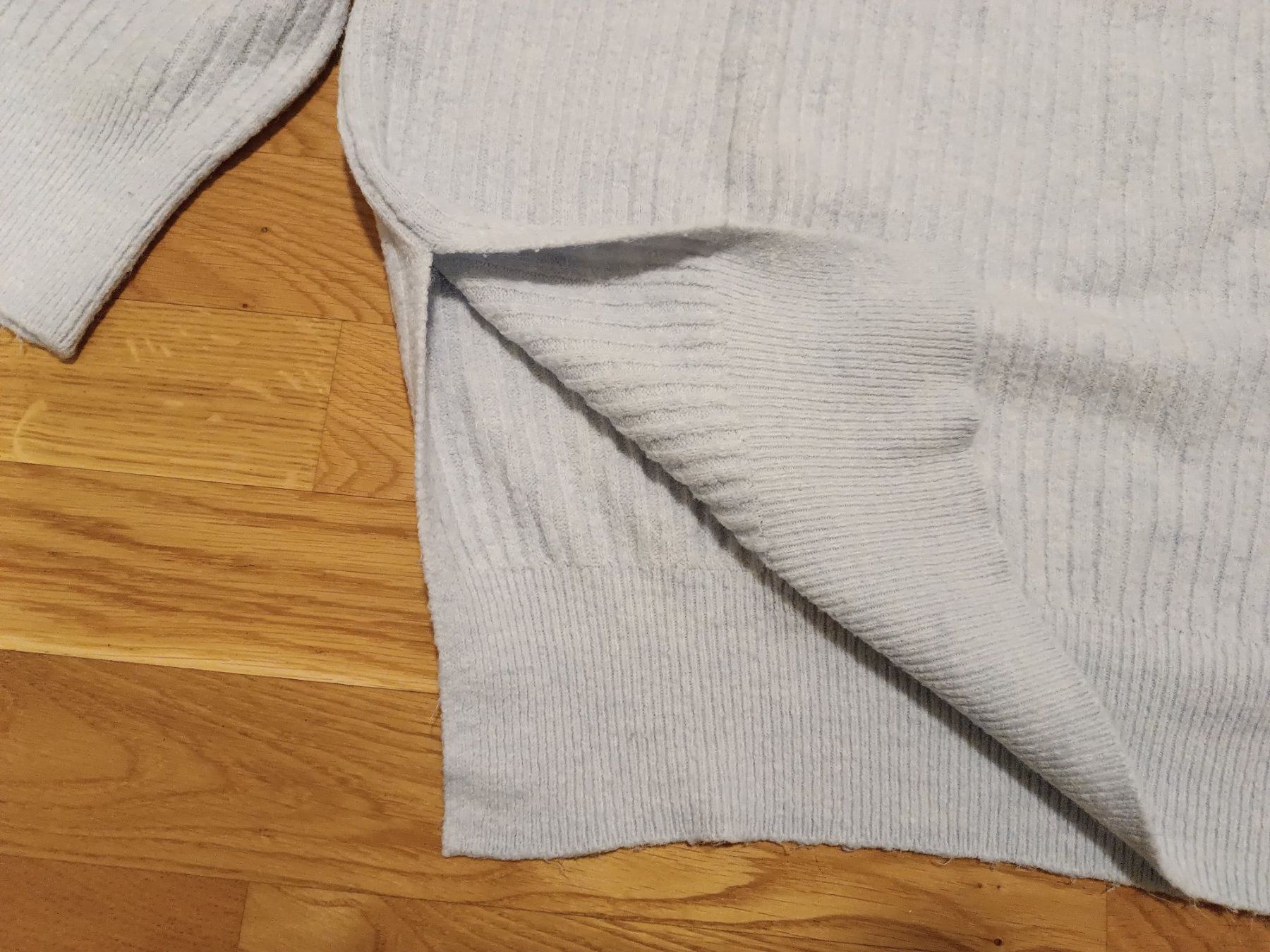 H&M Pullover & Sweatshirts: H&M Strickpullover Hellblau, Grösse XS – Gebraucht aus Luzern von sim_lqq2 3