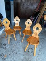 Lot 4 chaises/escabelles rustiques en pin