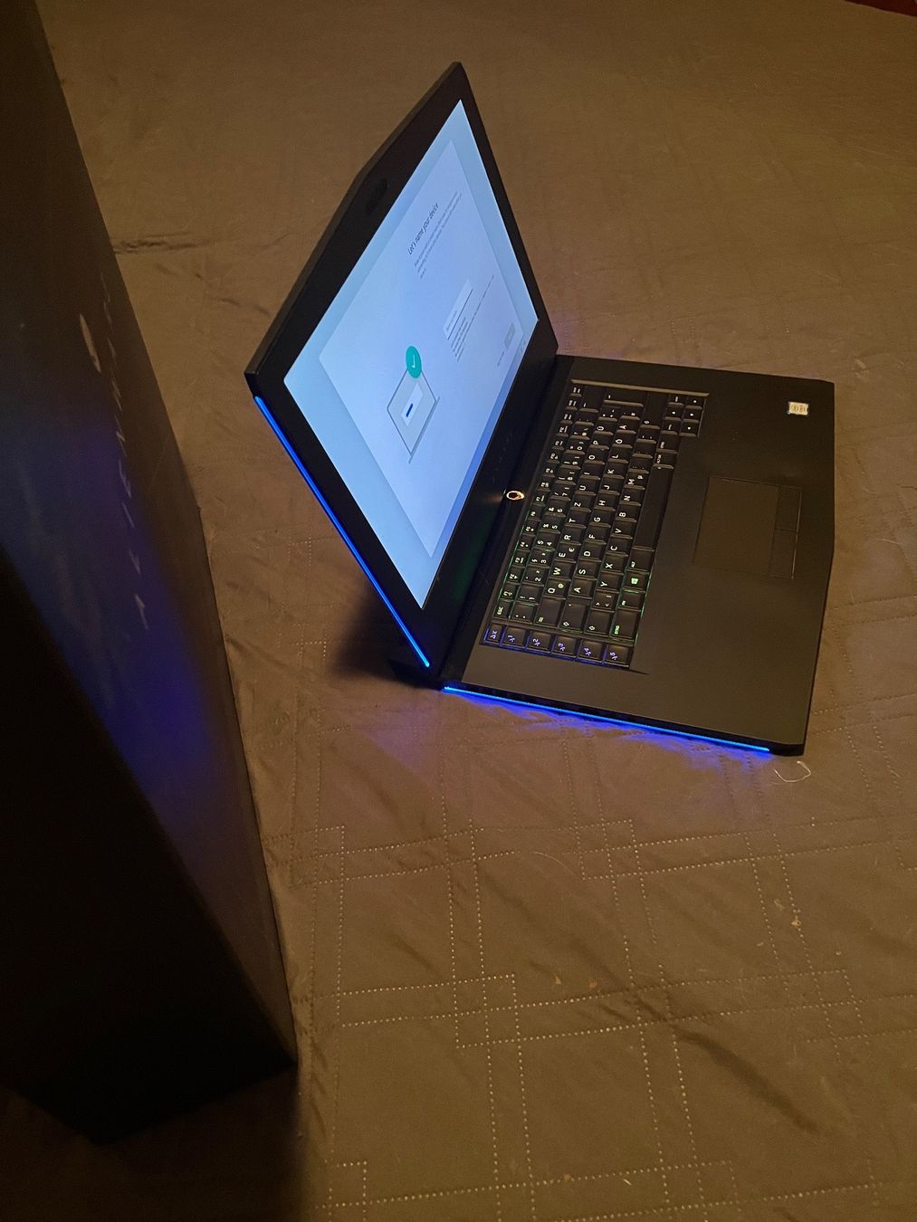 Alienware Notebooks: Dell Alienware 15 R3 Gaming Laptop – Gebraucht aus Dietikon von  4