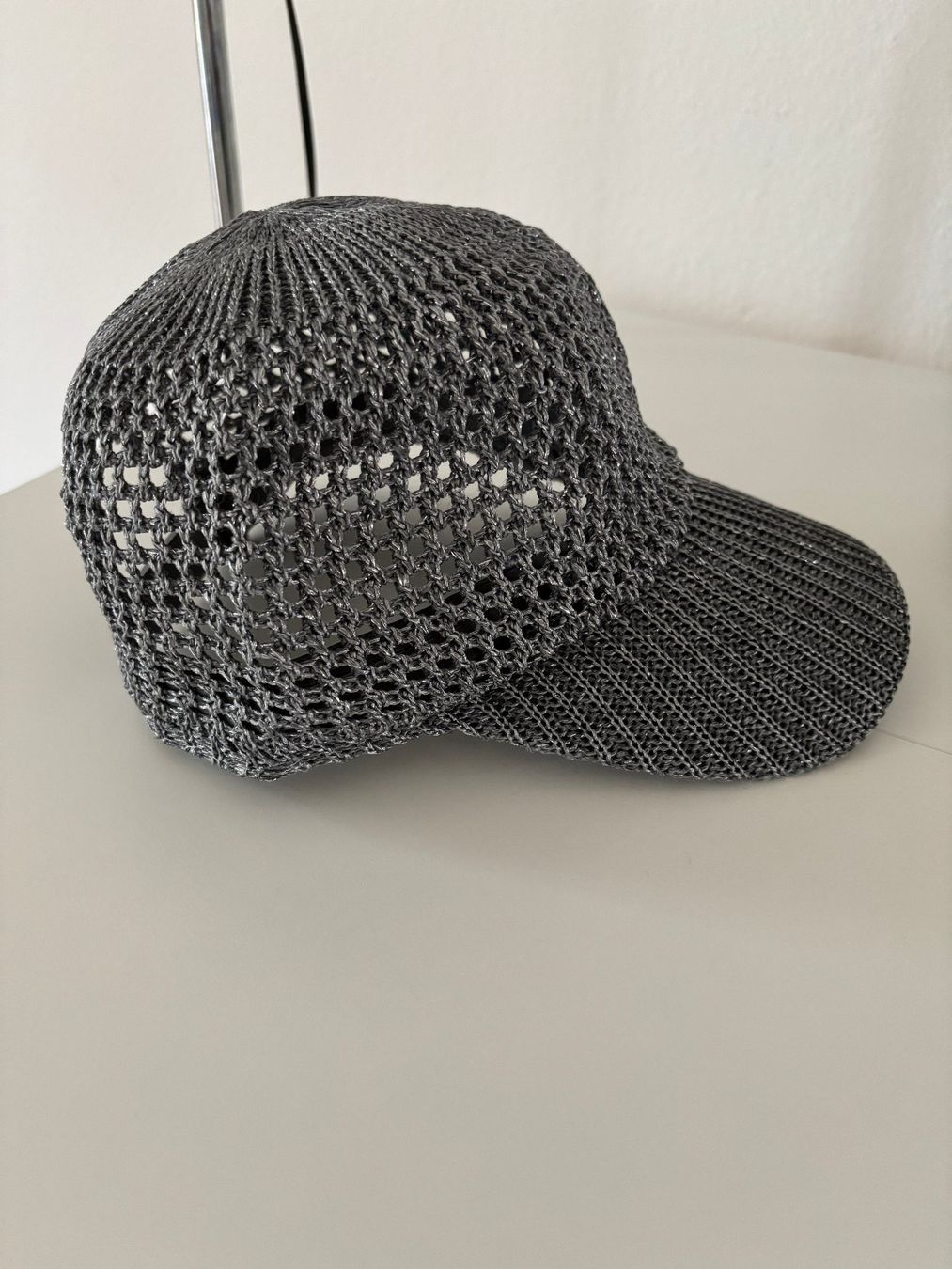 Copricapi, berretti & cappellini: Luftige Schirmmütze, Cap, Silbrig, One Size – Nuovo e nell'imballaggio originale da Bassersdorf venduto da golden_sun 2