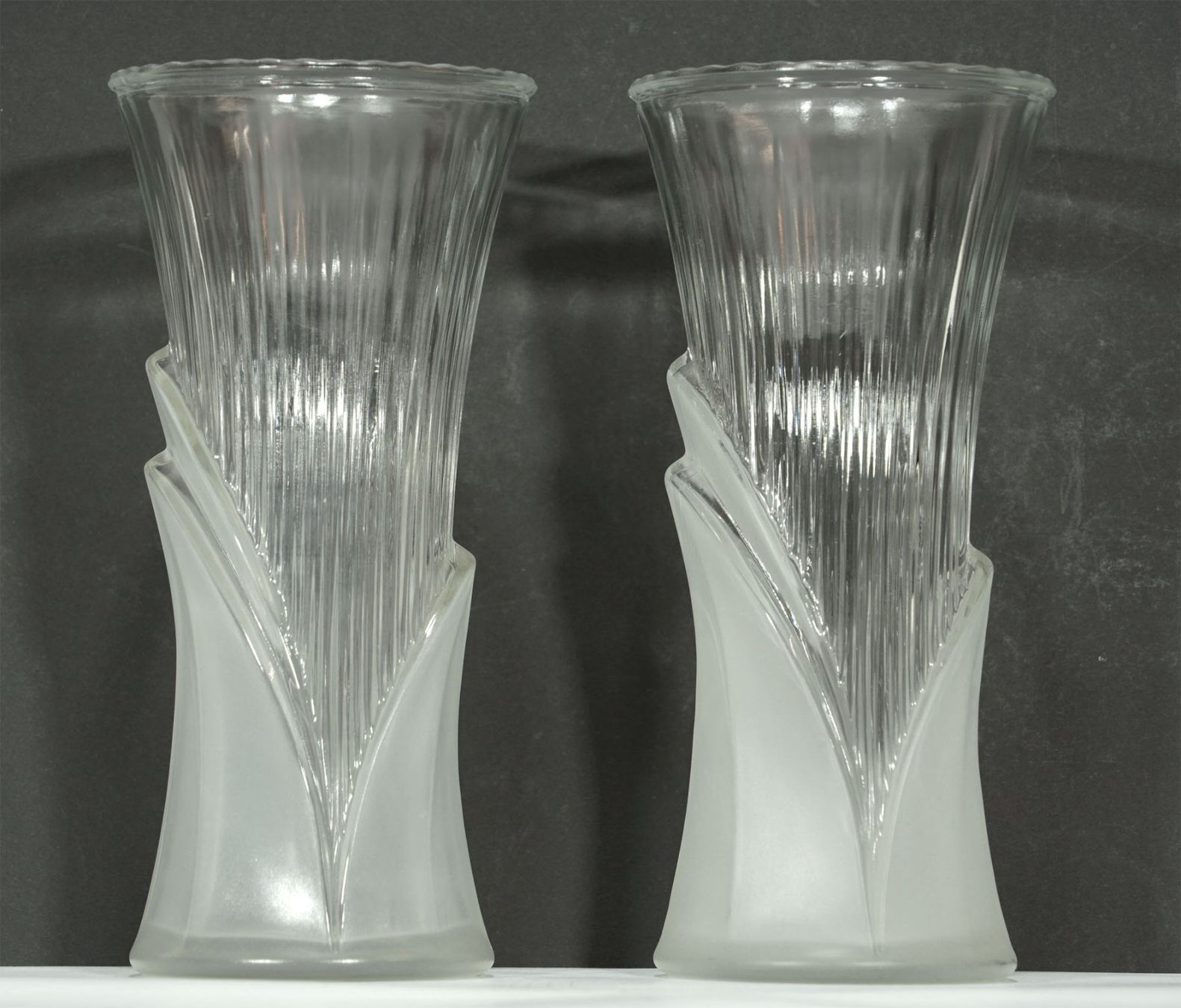 Vasen & Gefässe: Paar originelle Vintage Glasvasen – Gebraucht aus Meggen von Trouvaillen