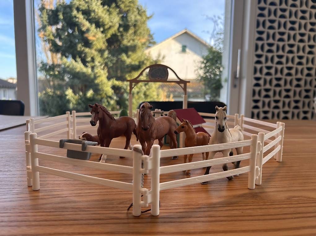 Giocattoli: Schleich Reitplatz/Paddock – Usato da Allschwil venduto da zena06