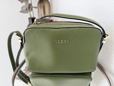 Guess Tasche in Olivgrün (NP 150.-)