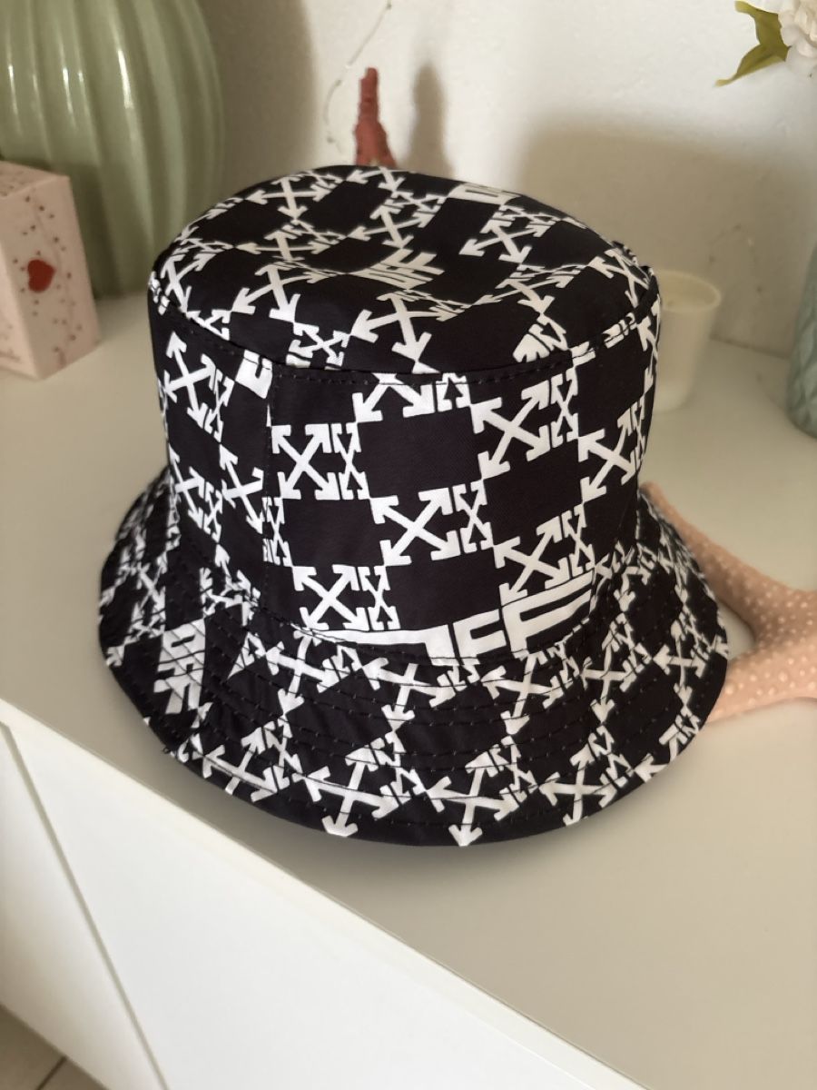 Copricapi, berretti & cappellini: Bob Off-White Noir/Blanc, taille 55/57 – Nuovo (secondo la descrizione) da Pully venduto da kaba07