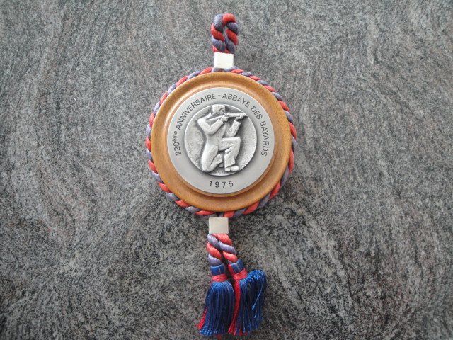 Plat en étain l #39 Abbaye des Bayards1981  plaquette de tir 75 (D