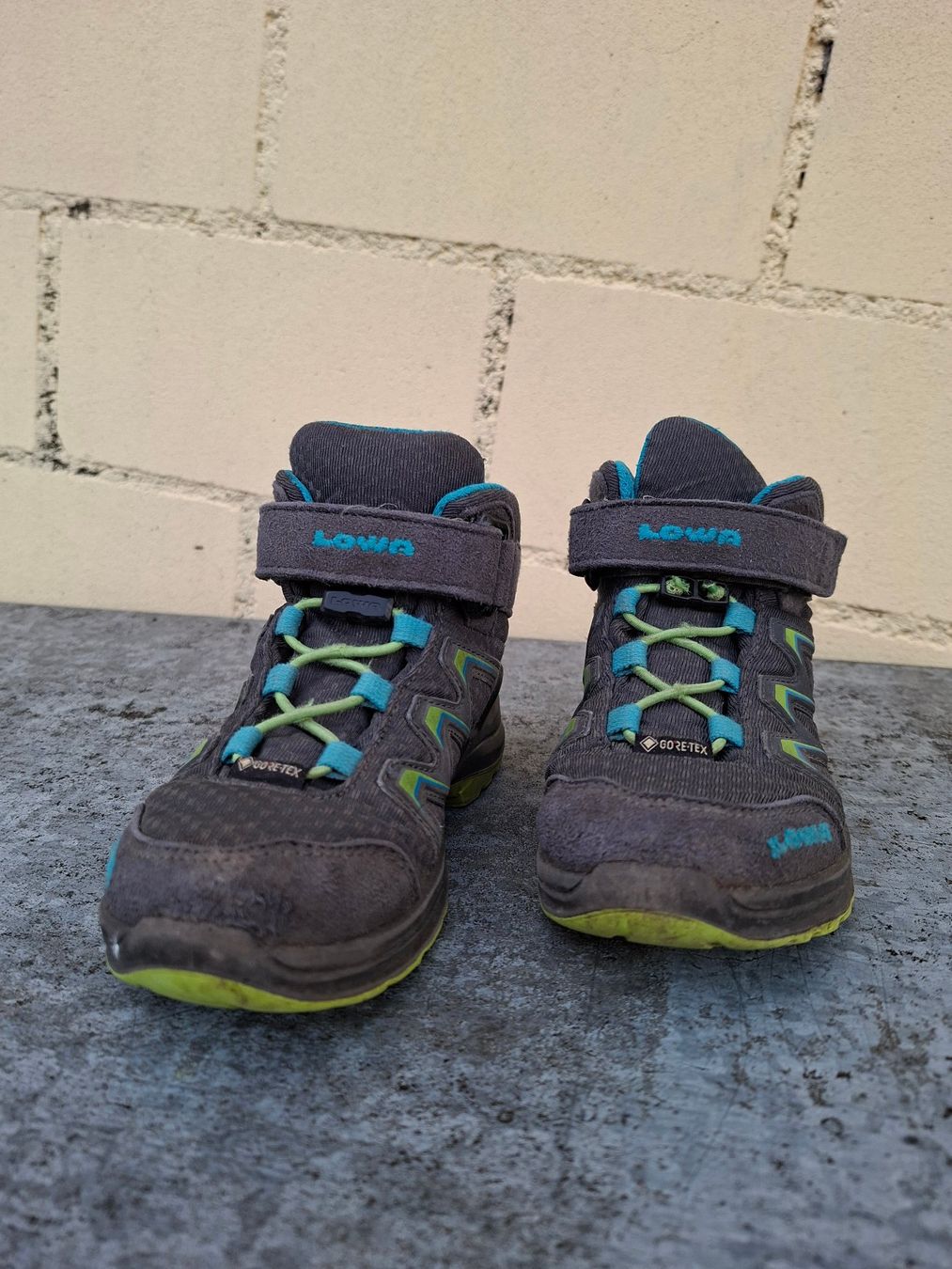 Chaussures garçon: Kinder Wanderschuhe "LOWA" Gr.27, Goretex – D'occasion à St.Niklausen LU par Wirdbereitsverwendet