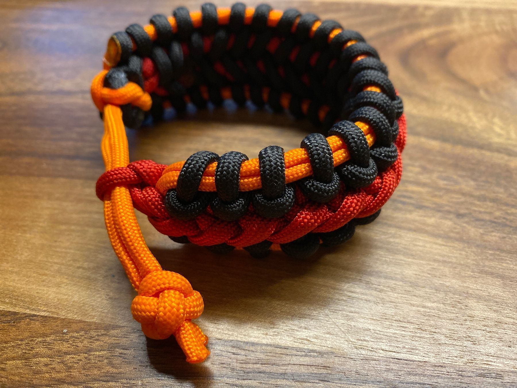 Bracciali & Braccialetti: Armband aus Paracord 550 – Nuovo (secondo la descrizione) da Reinach BL venduto da Sdruefenacht 3