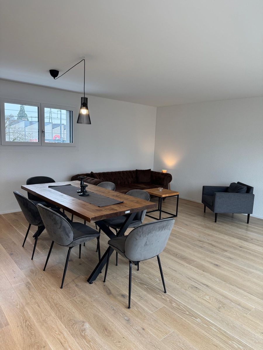 Set de table et chaises: Esstisch mit Stühlen im Set – D'occasion à Zürich par gei_9zdl 1