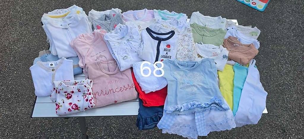Kleiderpakete & -sets: Pack bébé fille complet avec trio Chicco – Gebraucht aus Montbovon von iac_x7tm 4