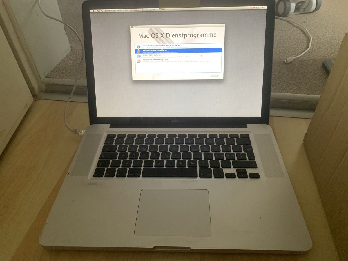 Apple Notebooks: Uraltes MacBook Pro 15‘‘ – Defekt aus Wettingen von hoefner
