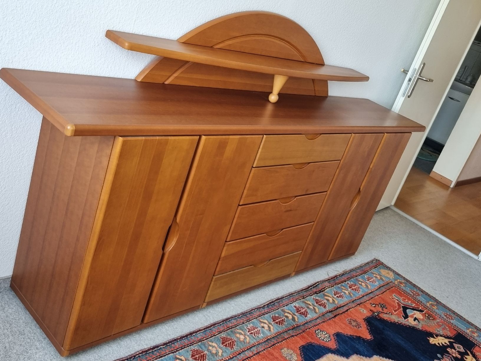 Cassettiere: 4Türiges Holz Sideboard mit 5 Schubladen – Nuovo (secondo la descrizione) da Laupen BE venduto da Bombers 3