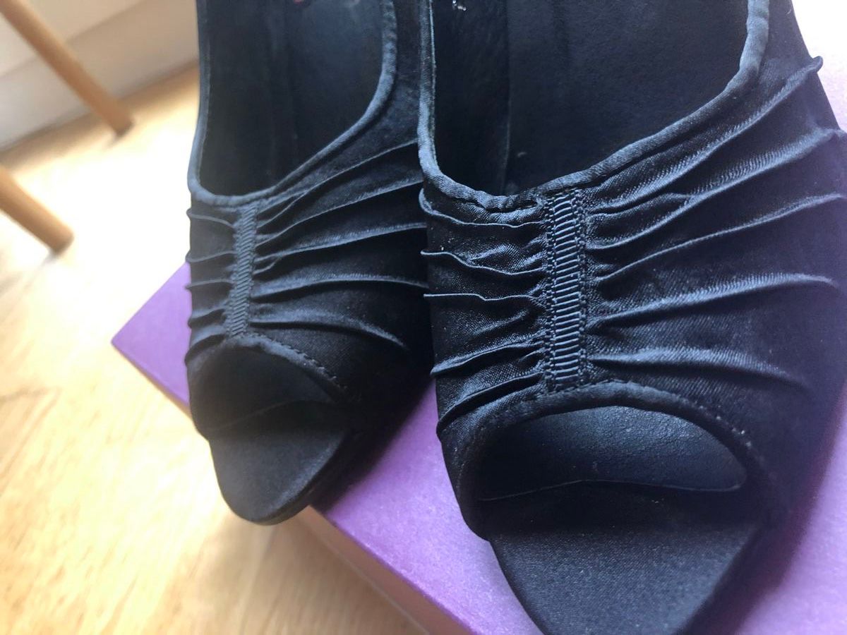Scarpe da donna: Pumps, Black Satin, wie neu, Gr. 38 – Nuovo (secondo la descrizione) da Zürich venduto da vadimi