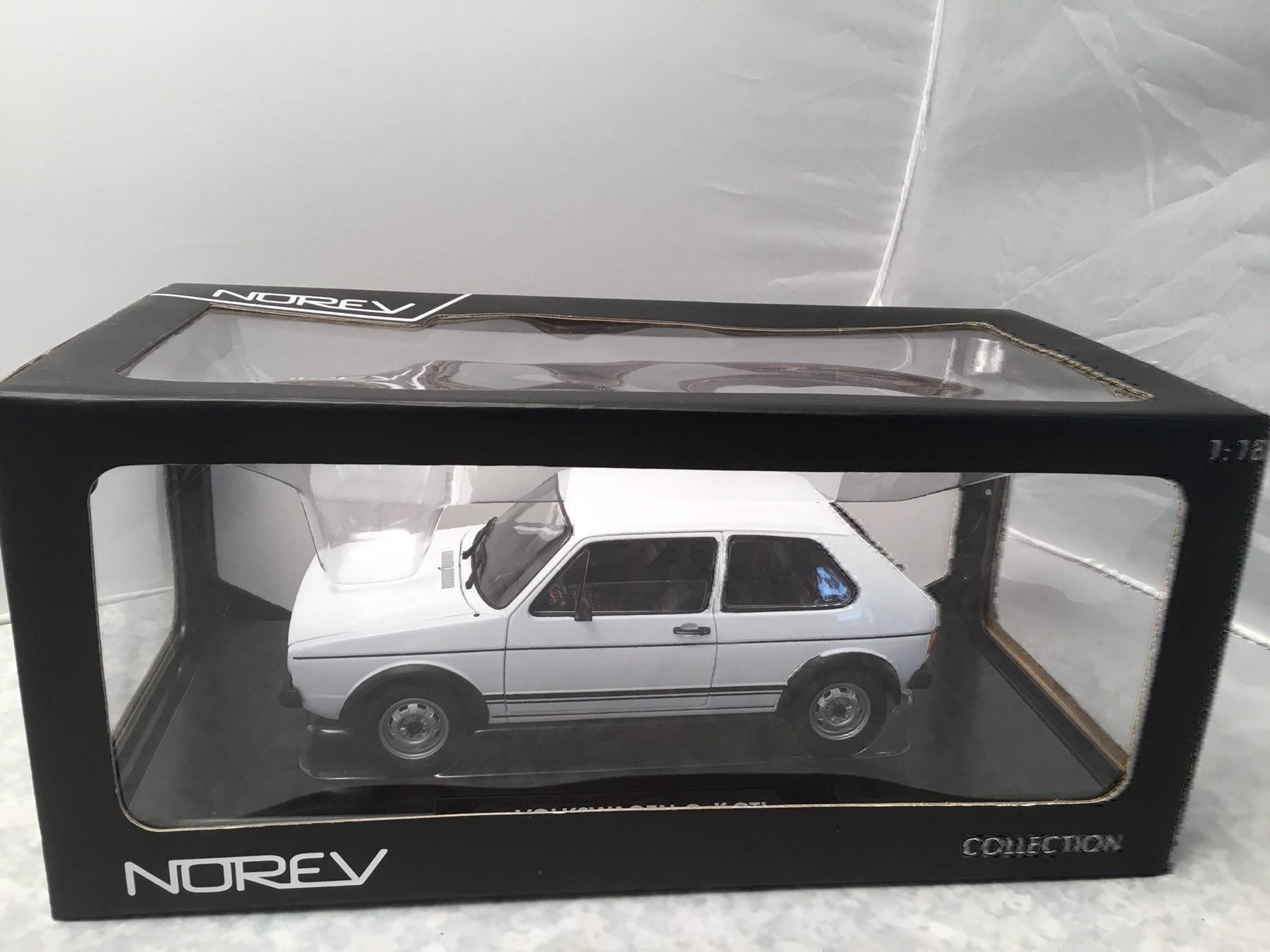 Volkswagen Modellini d'auto: VW Golf GTI Serie 1 – Nuovo e nell'imballaggio originale da Erlenbach im Simmental venduto da Model_box 7