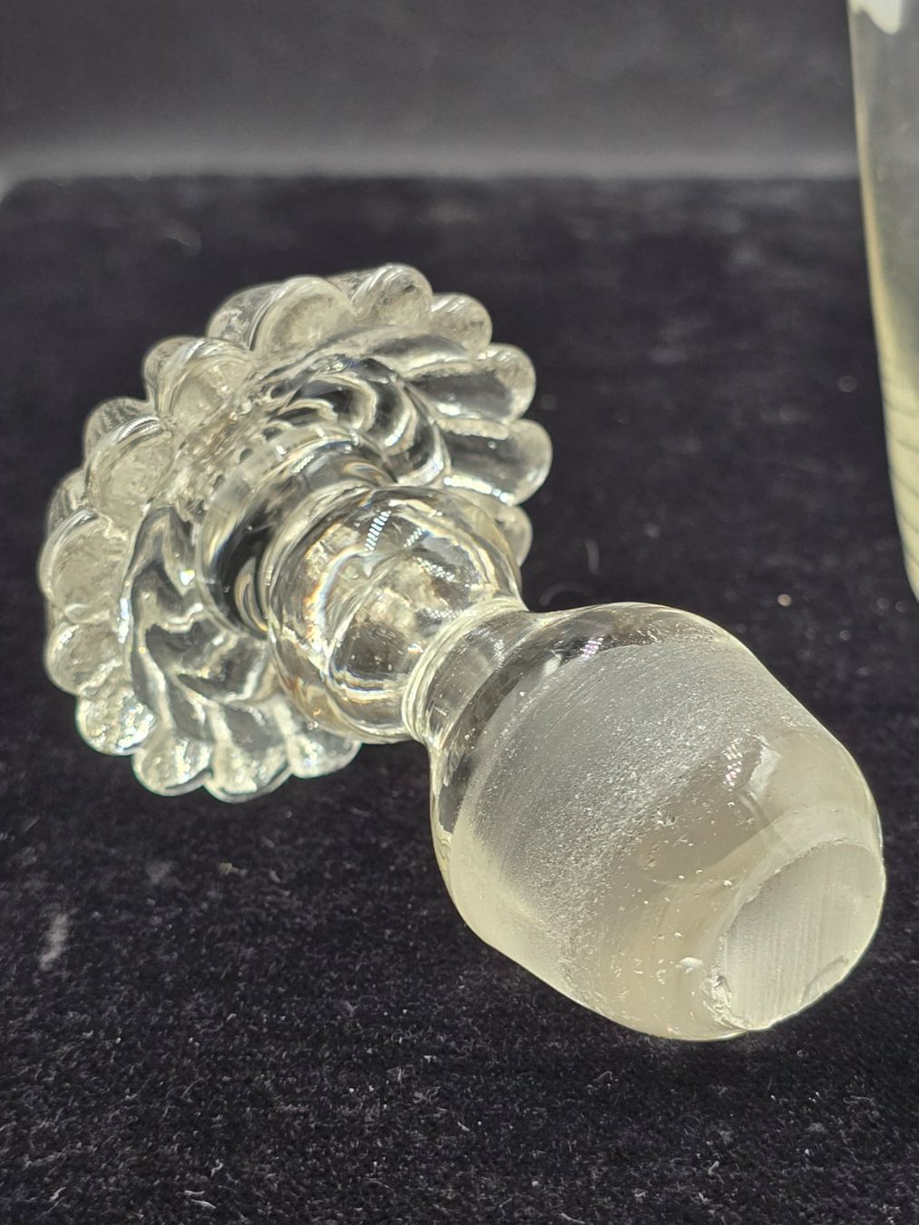 Karaffen: Biedermeier Karaffe mit Stöpsel Glas geritzt – Gebraucht aus Rorschacherberg von snOOpydOg11 1