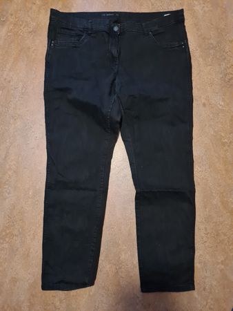schwarze Jeans