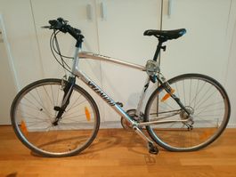 Specialized Sirrus bike in Aluminium und Kohlefaser