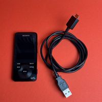 Sony Walkman NWZ-E584 MP3-Player mit Ladekabel