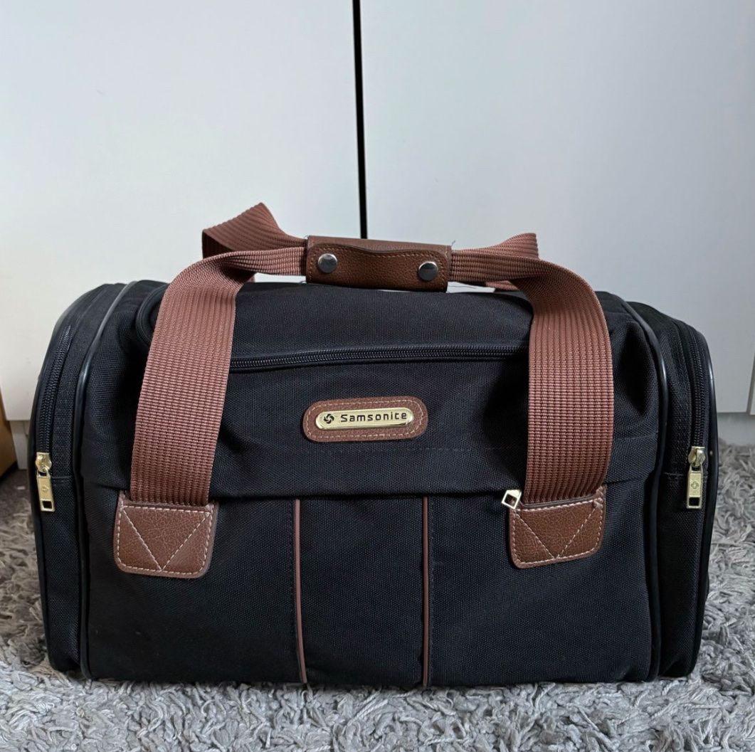 Samsonite Valigie: Sac de voyage noir Samsonite – Nuovo (secondo la descrizione) da Moudon venduto da TigerrrEye