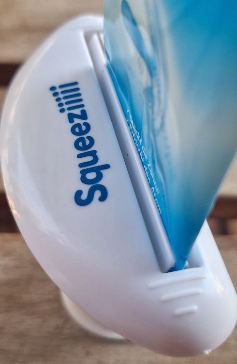 Küchengeräte: Squeeziiii! Zahnpasta-Tuben Ausdrücker - Nie mehr Reste drin – Neu und originalverpackt aus Glattpark(Opfikon) von Skypflaume
