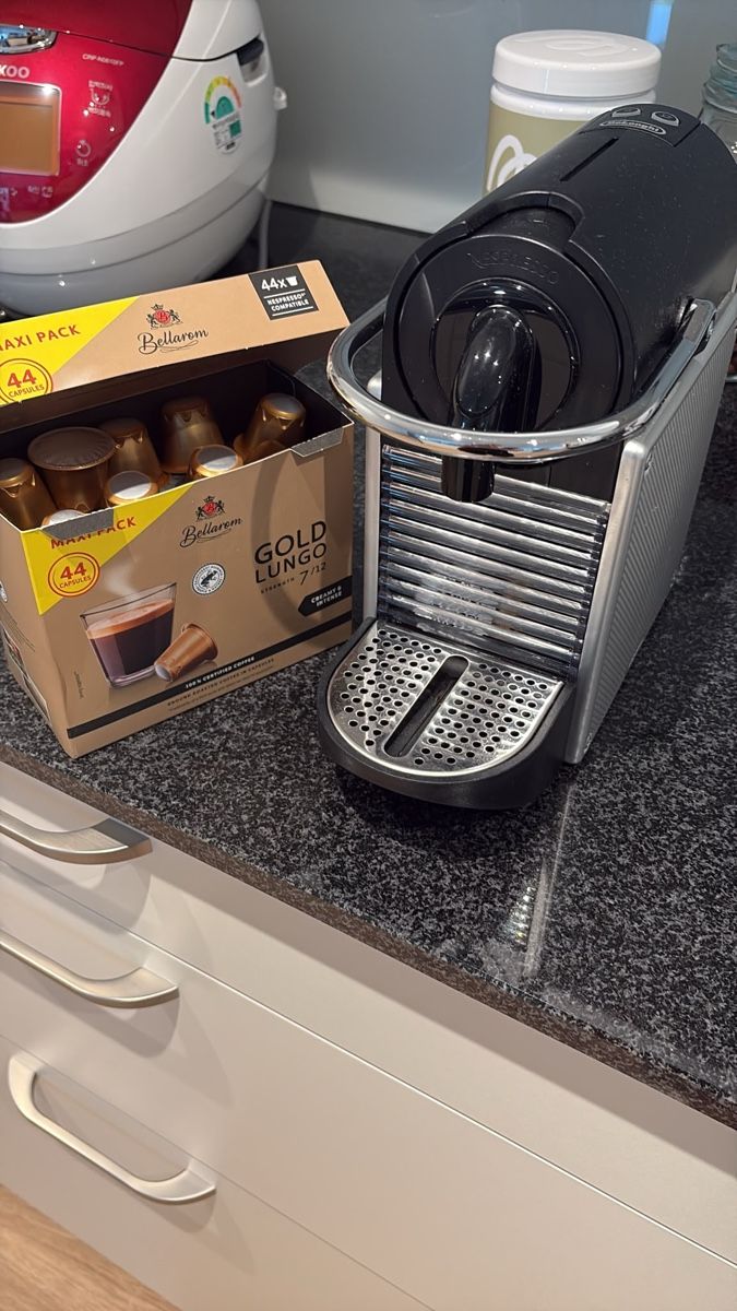 Macchine per caffè & Macchine per espresso: Kaffeemaschine DeLonghi Nespresso Pixie mit Kapseln – Usato da Zürich venduto da she_wz75