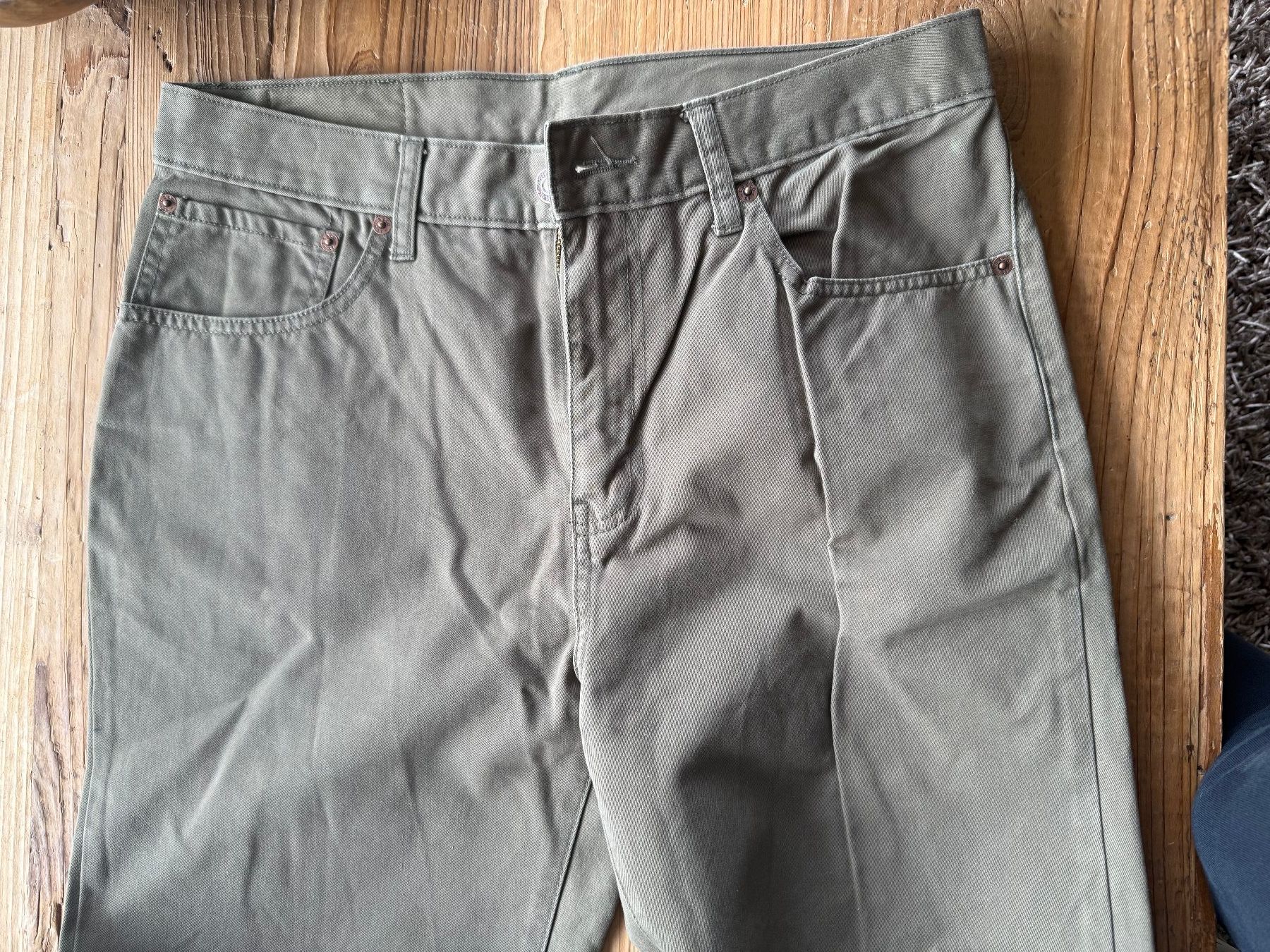 Levi's Jeans: Levis 33/36 Olive – D'occasion à Kirchdorf AG par coco123 2