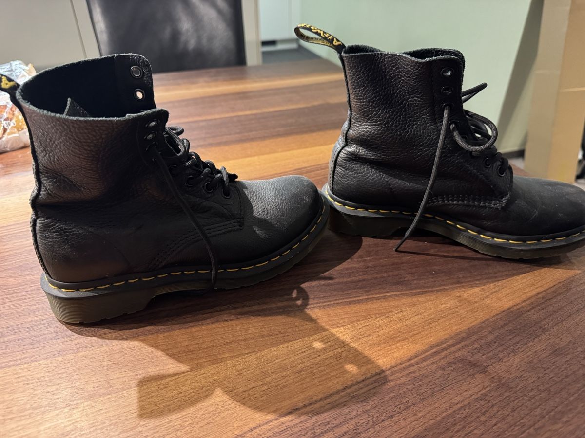 Dr. Martens Damenschuhe: Dr. Martens Schuhe – Gebraucht aus Frauenfeld von Lenard14 1