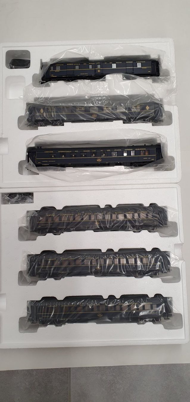 Rivarossi/HORNBY HR4075 & HR4076 Sets CIWL Train Bleu (Neu und