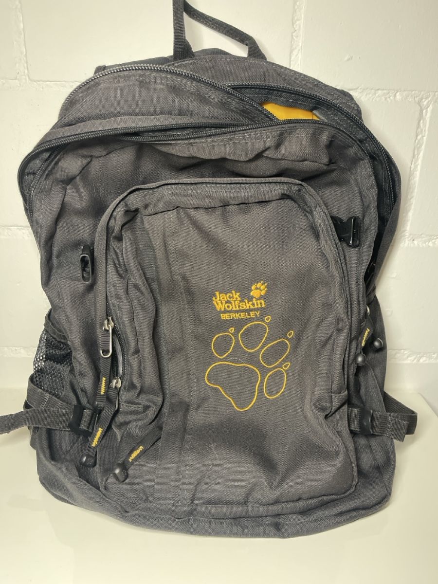 Jack Wolfskin Sacs à dos: Rucksack Jack Wolfskin Berkeley schwarz – D'occasion à Unterkulm par AnoliOccasion