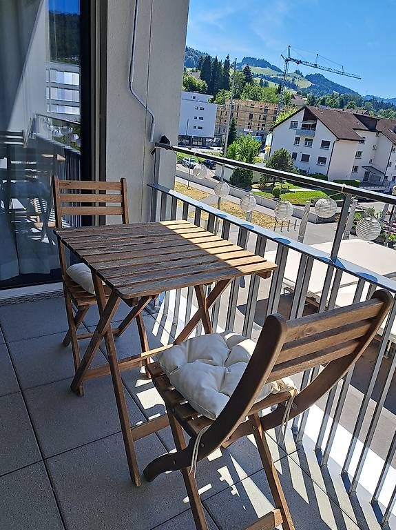 Tischset: Bistro-Set Tisch und zwei Stühle – Gebraucht aus Malters von FuchsO