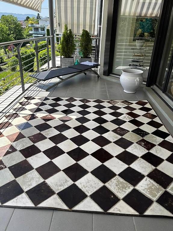 Teppiche: Kuhfellteppich – Gebraucht aus Zürich von Tevelyn