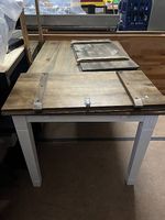 Holztisch mit Verlängerungen