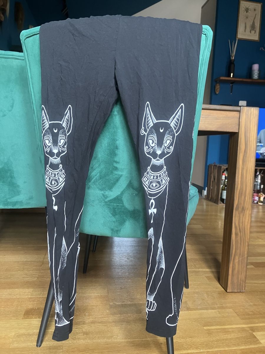 Killstar Leggings: Killstar Legging Chat Noir Occulte Taille S – Usato da St-Aubin-Sauges venduto da Sonia-Ka