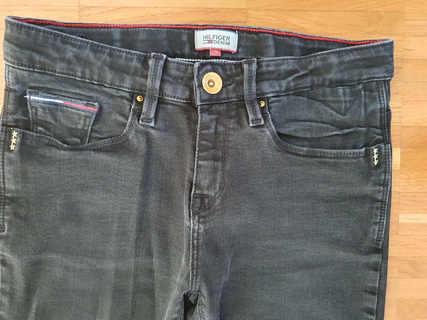 Tommy Hilfiger Pantaloni: Tommy Hilfiger Jeans Mädchen, Gr.176, schwarz – Usato da Zürich venduto da Modnok 1