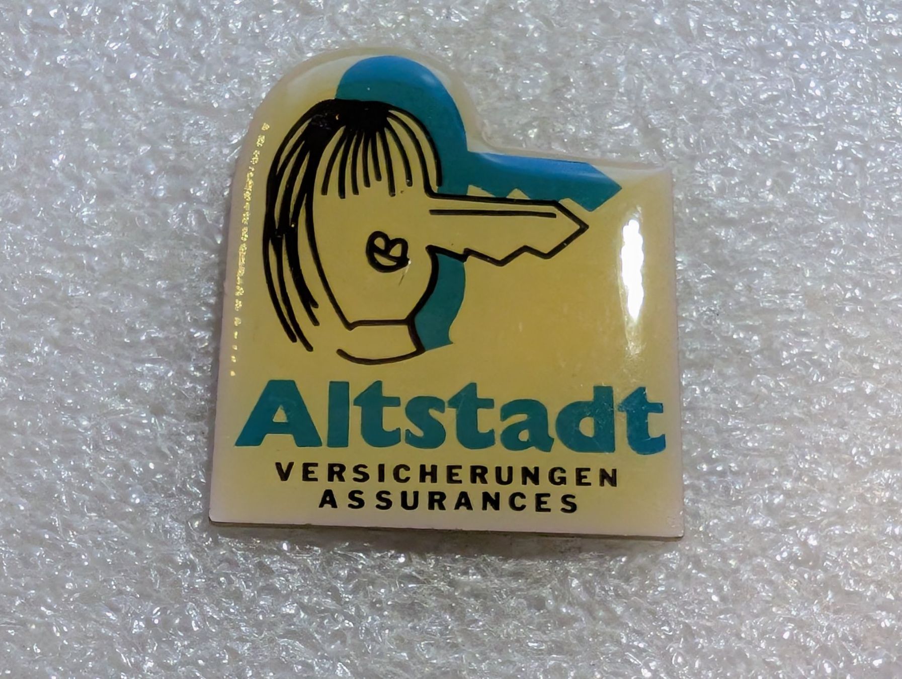 Plaketten & Abzeichen: Ansteckpin 12: Altstadt Versicherung – Gebraucht aus Oppligen von Pin-Fall-Shop