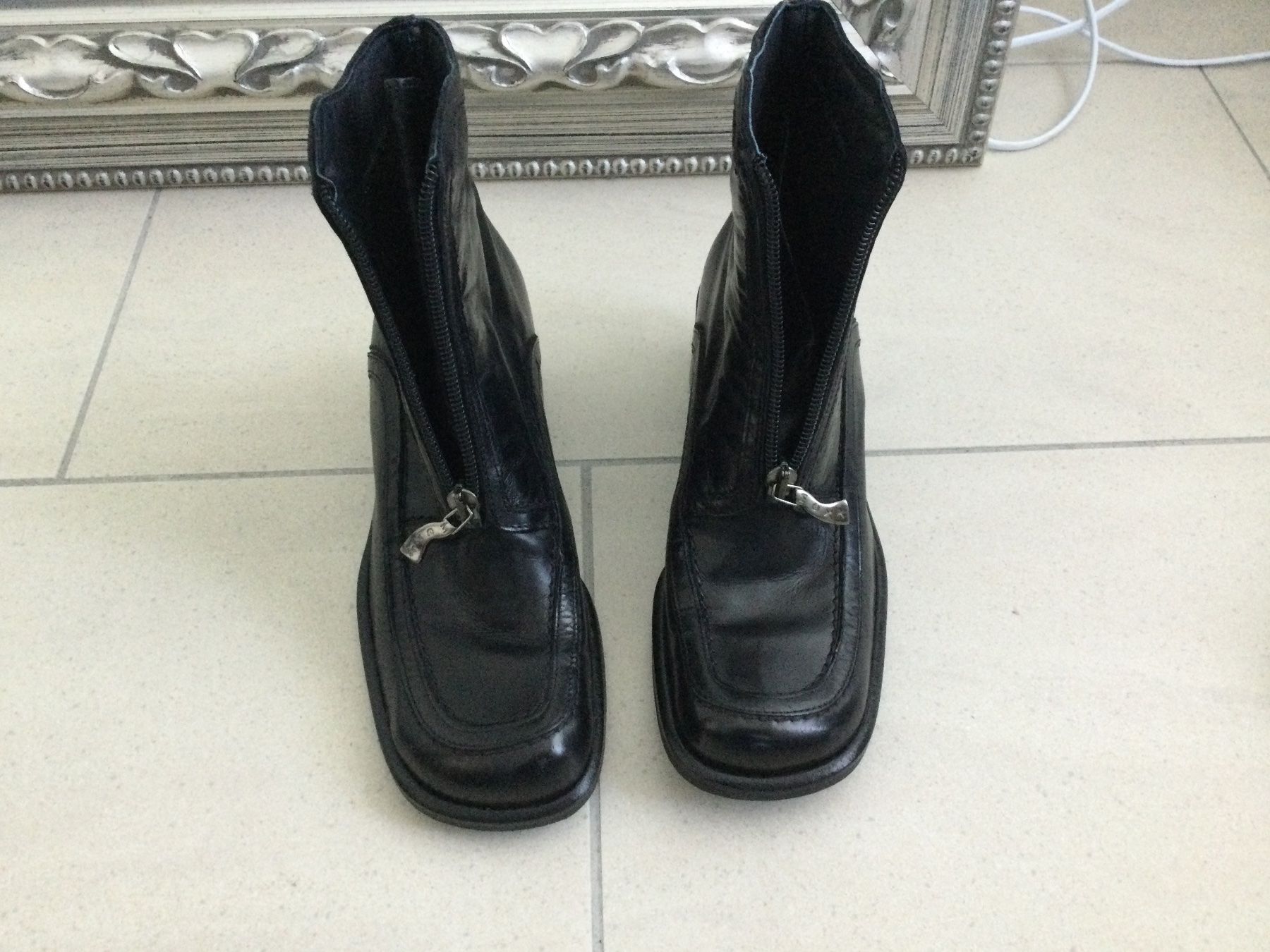 Mexx Damenschuhe: Schwarze Lederstiefeletten von Mexx, Grösse 36 – Neu und originalverpackt aus Baar von negombo 1