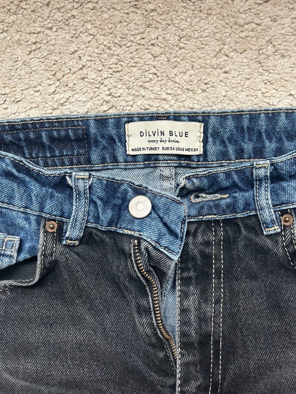 Jeans: Black & Blue Denim Jeans – Usato da Basel venduto da das_7wzs 2