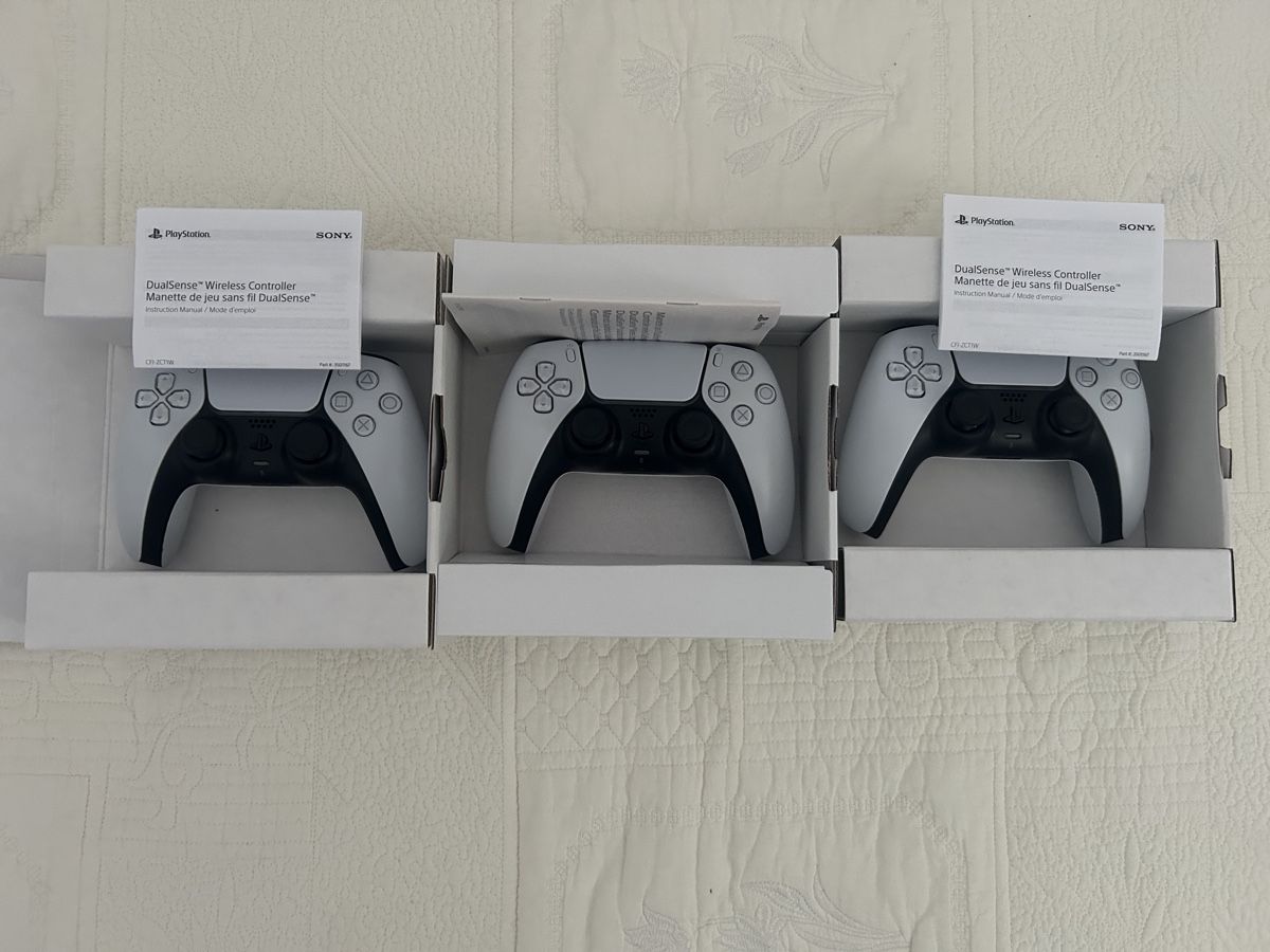 Sony Console: SONY PlayStation DualSenseWireless Lot 3x – Usato da Montet (Broye) venduto da Jocksmock
