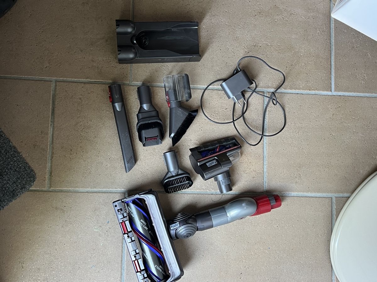 Dyson Aspirateurs & Accessoires: Staubsauger Dyson V15 – D'occasion à bern par tore06 5