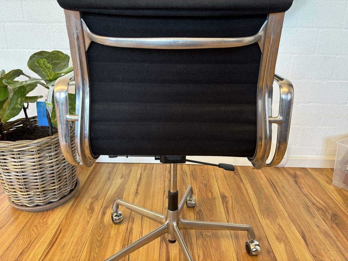 Eames Sedie: Eames Bürostuhl EA117 – Usato da Emmenbrücke venduto da Belle-Epoque 4