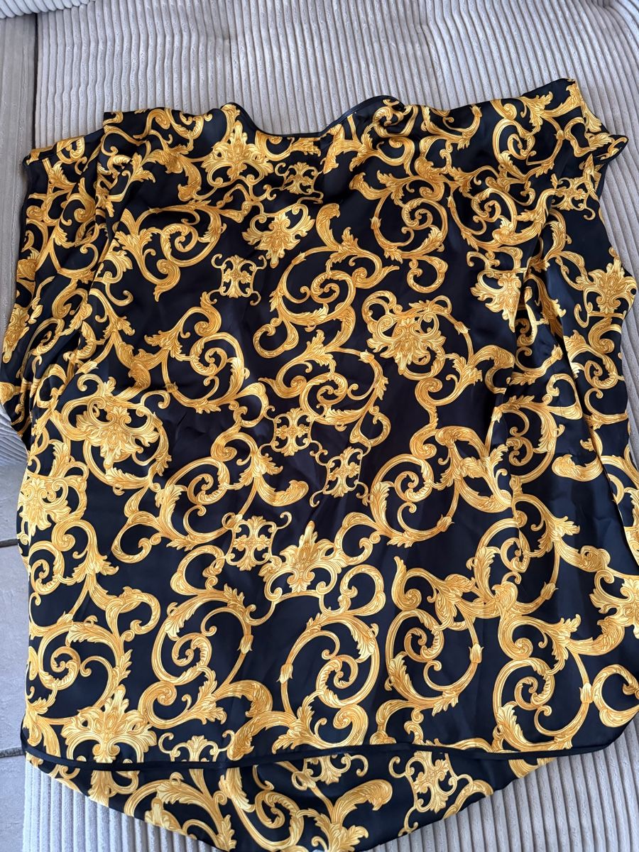 T-Shirts: neuwertiges Oberteil in Grösse S-M – Neu (gemäss Beschreibung) aus Recherswil von luca_v 2