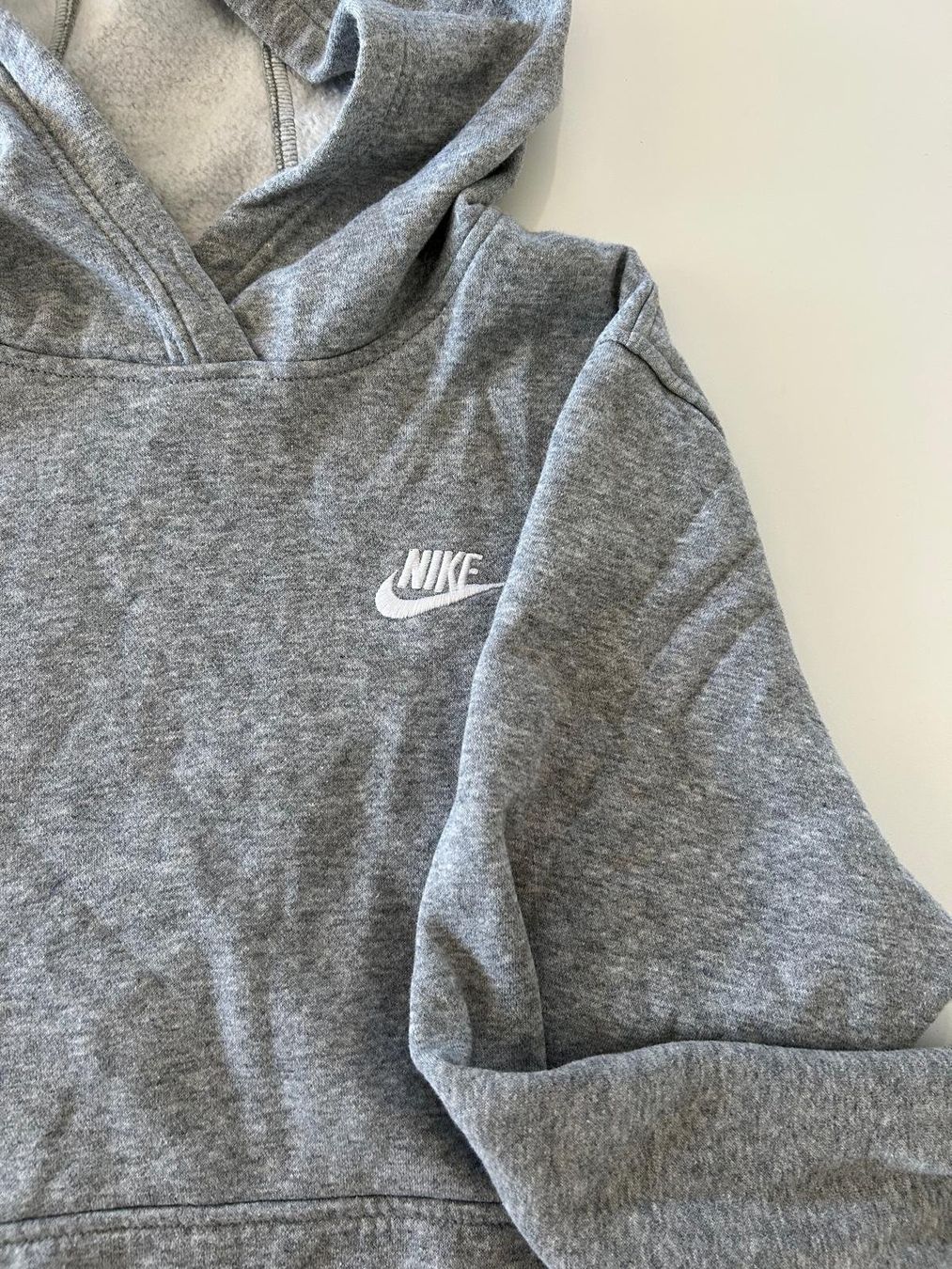 Nike Pullover & Sweatshirts: Pull Nike gris (enfant/ado) – Neu (gemäss Beschreibung) aus Chambésy von mcl_7jtf 1
